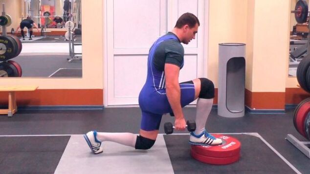 Exercise Dumbbell Lunges, increasing male power